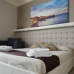 Th Luxury &